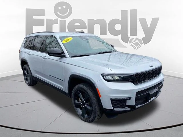 Used 2023 Silver Jeep Limited image 3