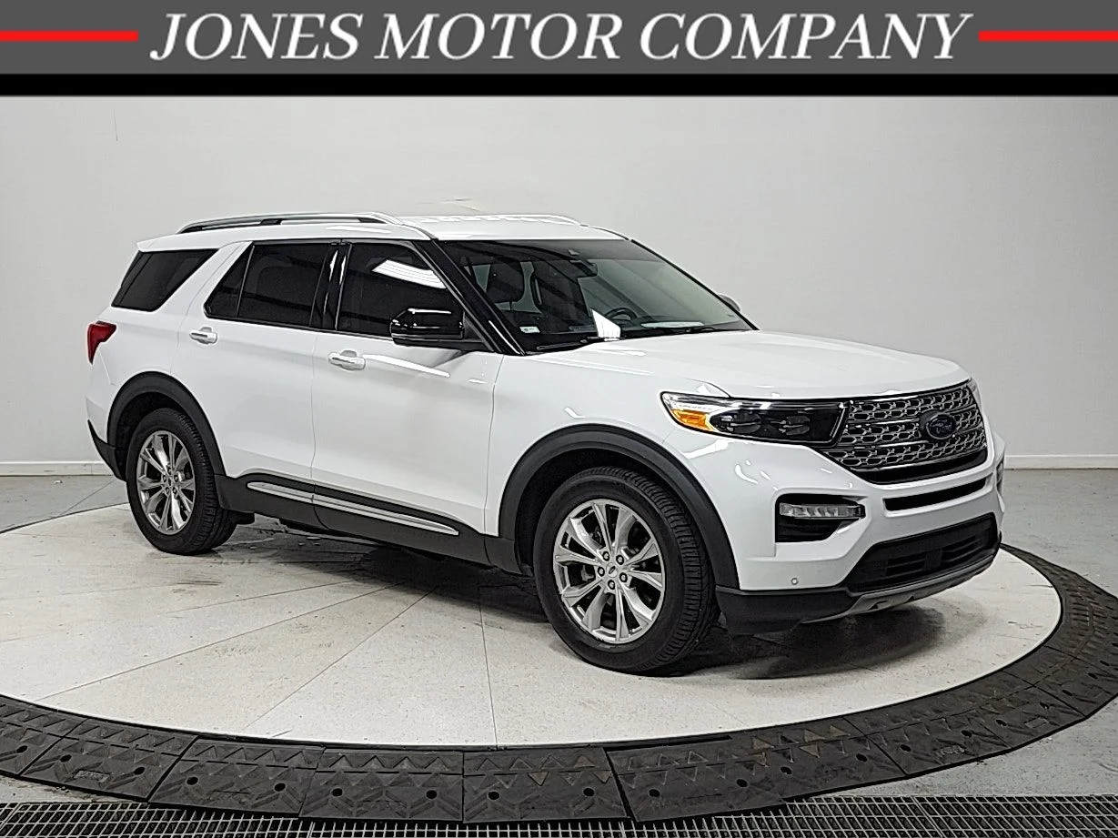 Used 2021 White Ford Limited image 1