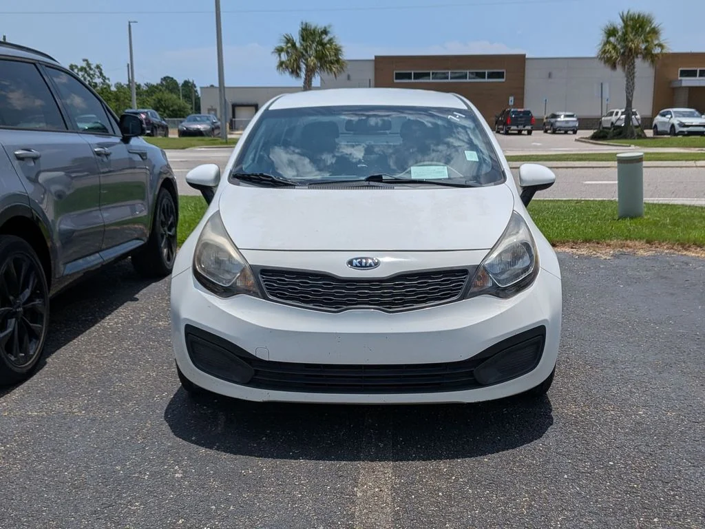 Used 2014 White Kia LX image 5