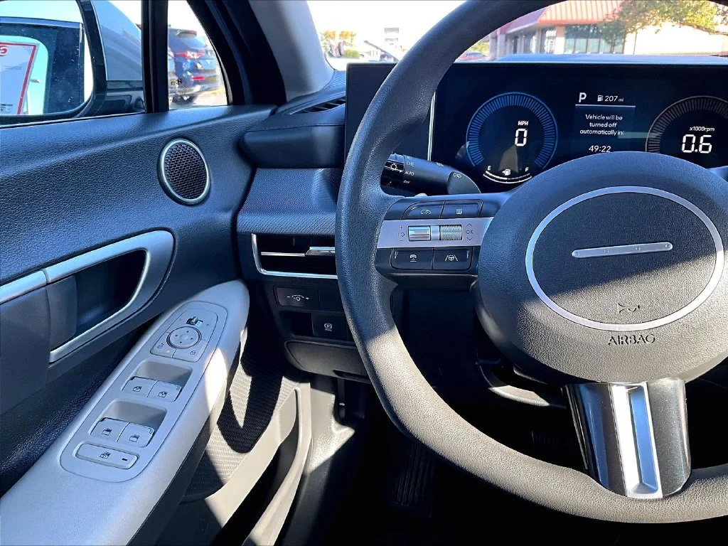 Used 2025 Silver Hyundai SEL image 19