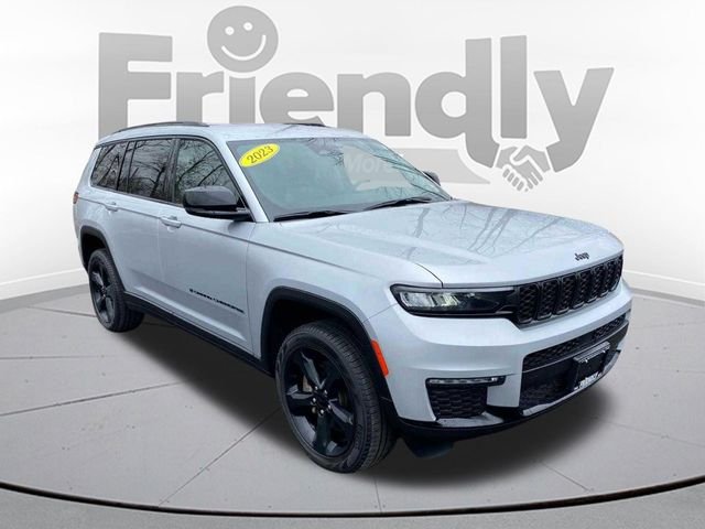 Used 2023 Silver Jeep Limited image 3