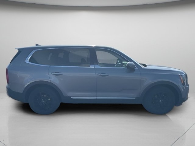 Used 2020 Everlasting Silver Kia LX image 3