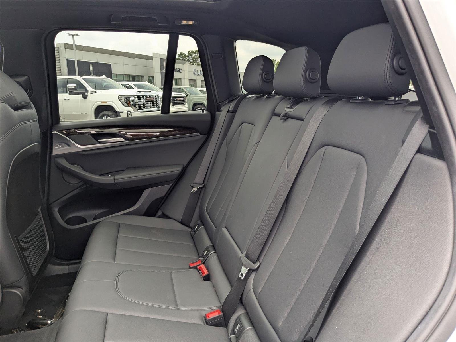 Used 2019 Mineral White Metallic BMW xDrive30i image 29