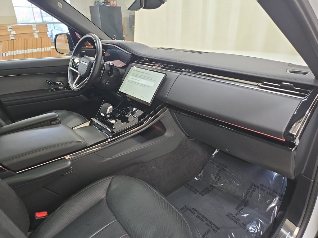 Used 2025 Fuji White Land Rover SE image 25