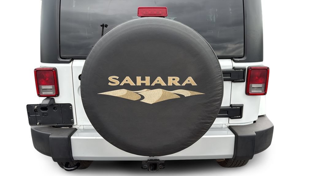 Used 2014 White Jeep Sahara image 23