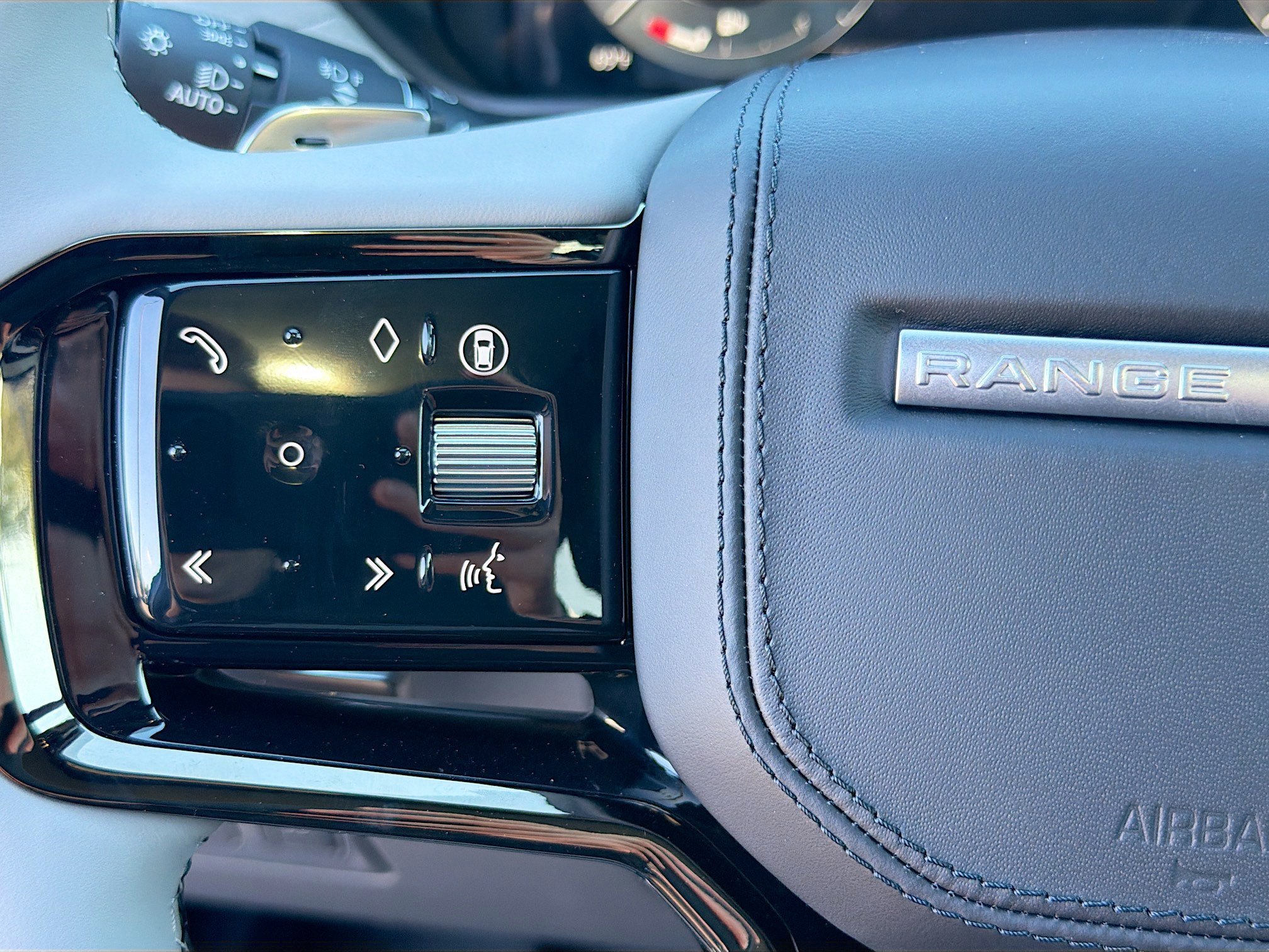 2026 Land Rover Range Rover Velar Dynamic SE - Photo 37