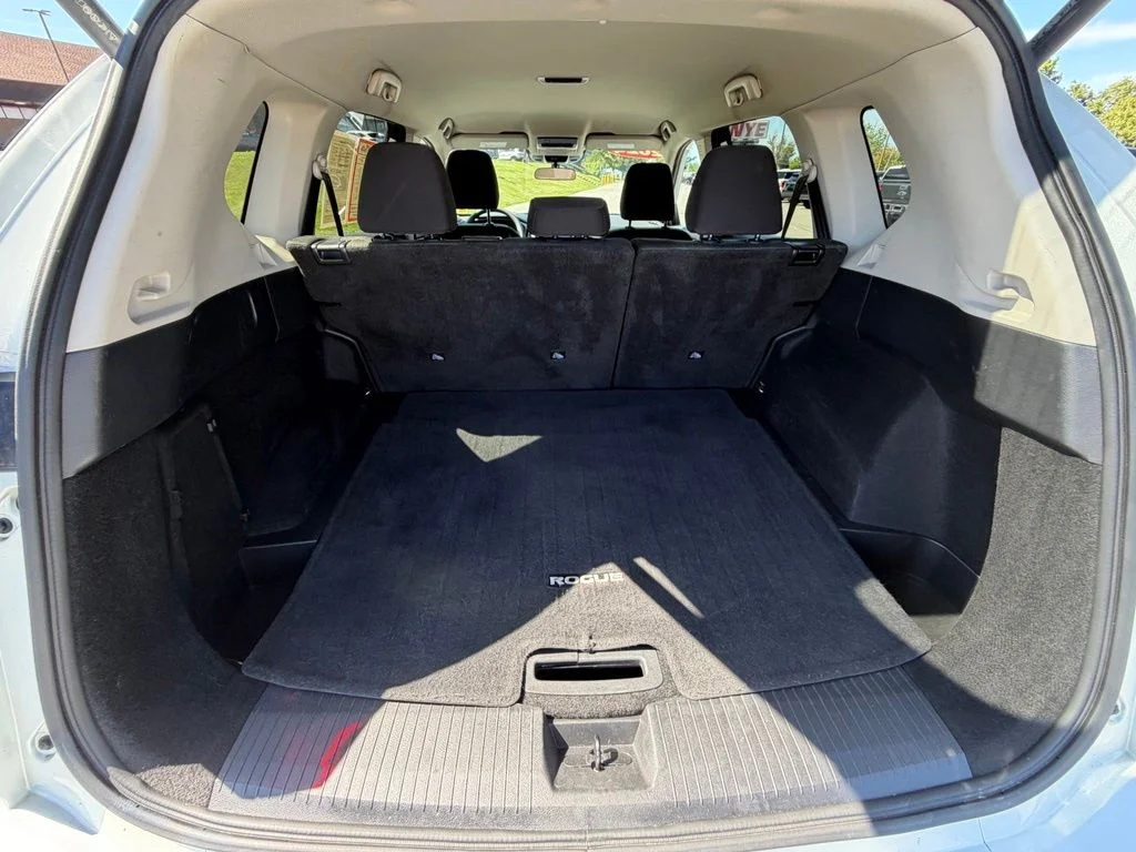 Used 2024 White Nissan SV image 47