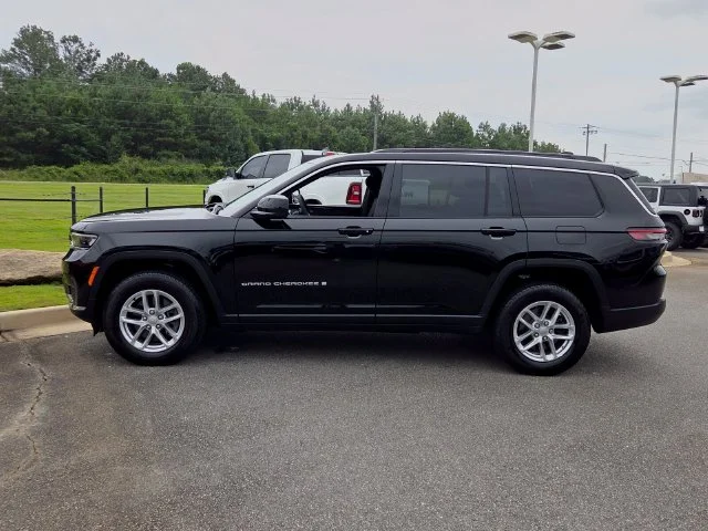 Used 2025 Black Jeep Laredo image 4