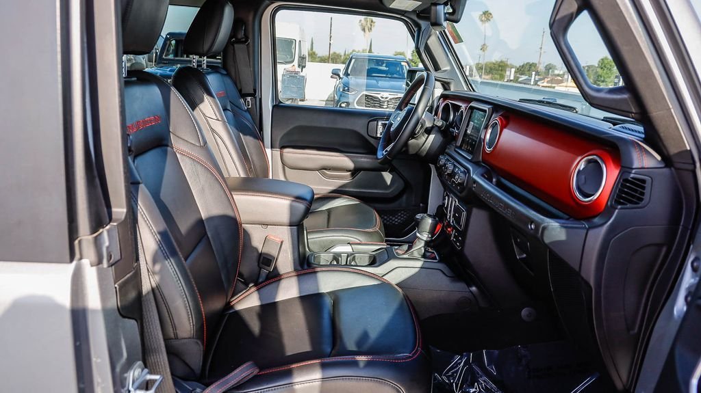 Used 2018 Billet Silver Metallic Jeep Rubicon image 21