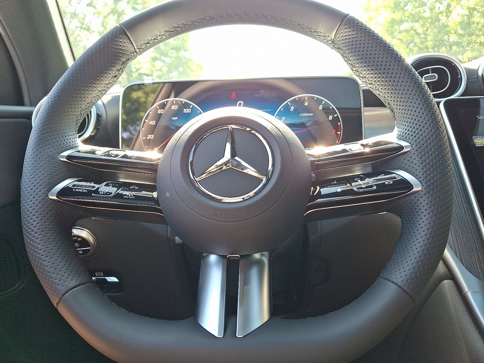 New 2027 Polar White Mercedes-Benz GLC 300 image 27