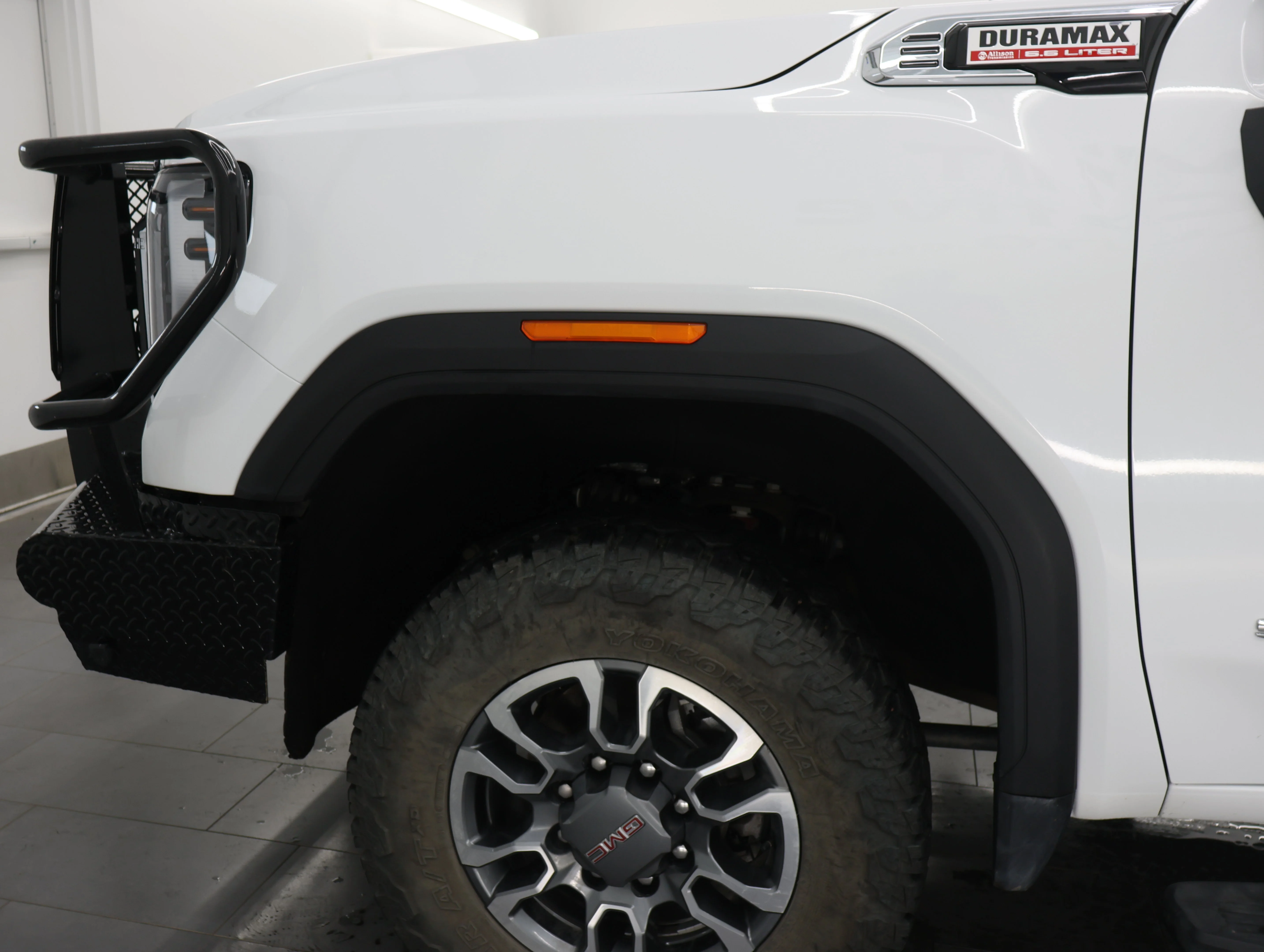 Used 2025 Summit White GMC SLE image 35