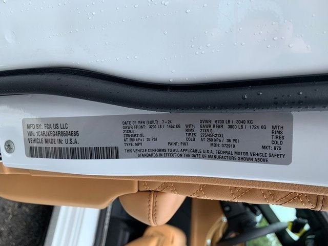 Used 2024 White Jeep Summit image 24