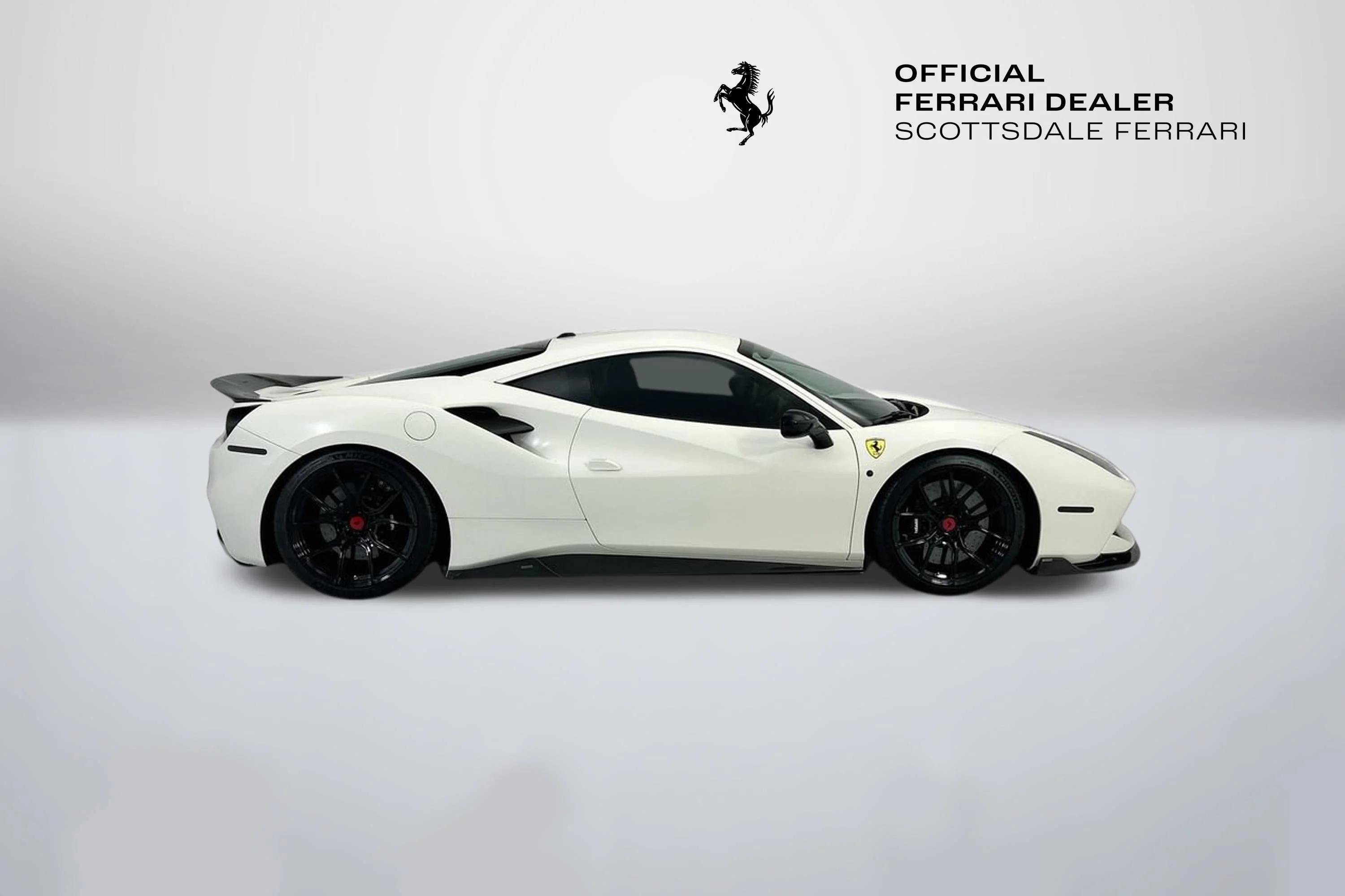Used 2018 Bianco Avus Ferrari  image 4