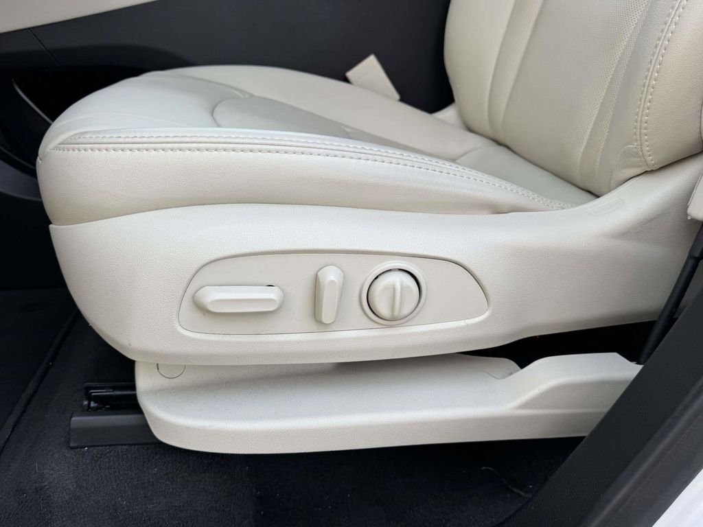 Used 2023 White Buick Essence image 21