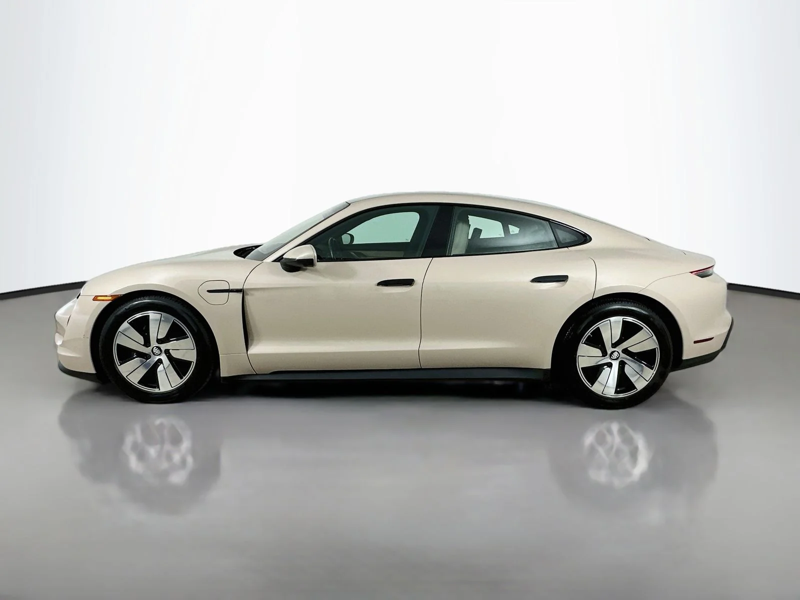 2023 Porsche Taycan Base - Photo 8