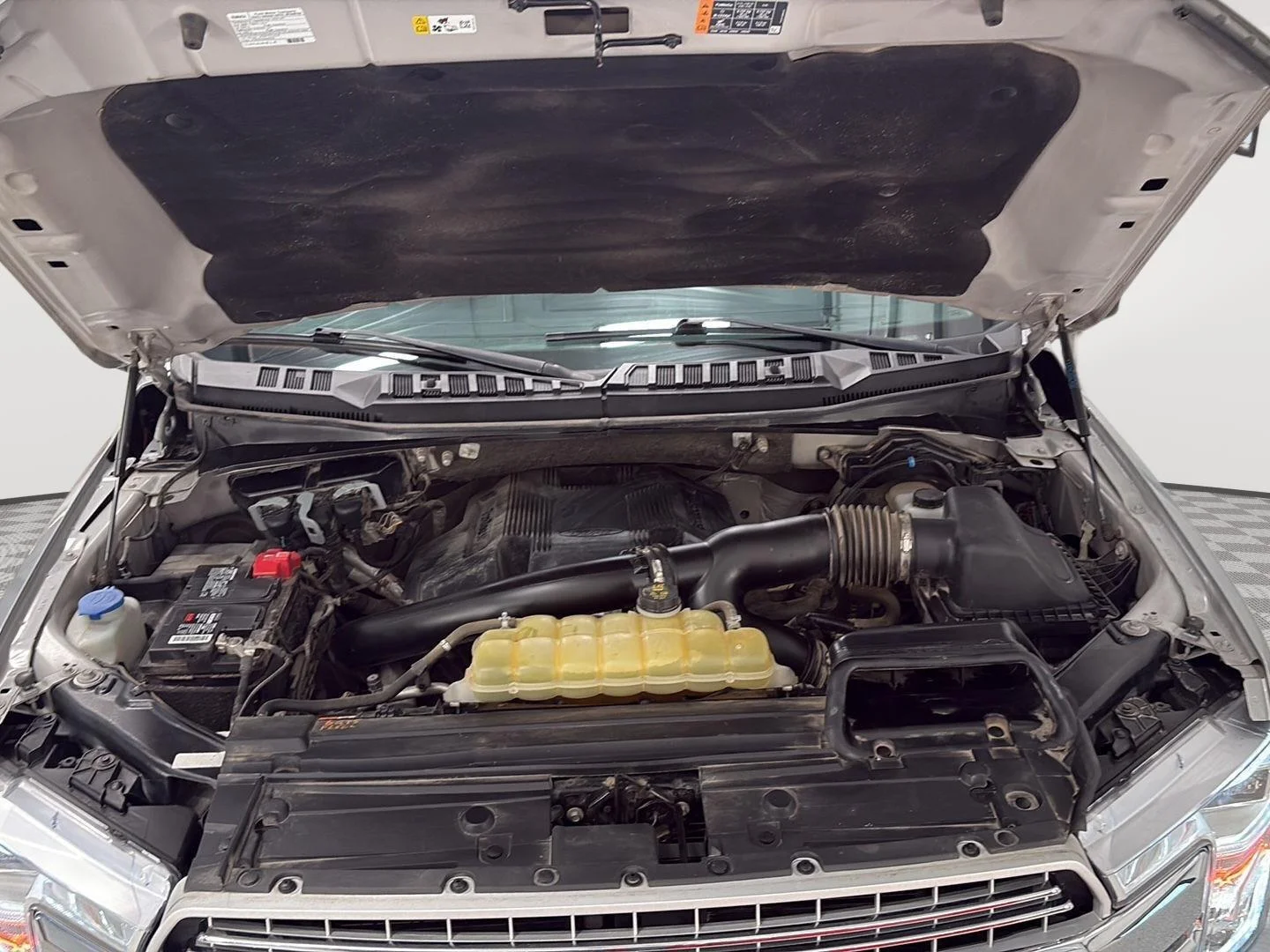 Used 2020 Iconic Silver Ford XL image 27