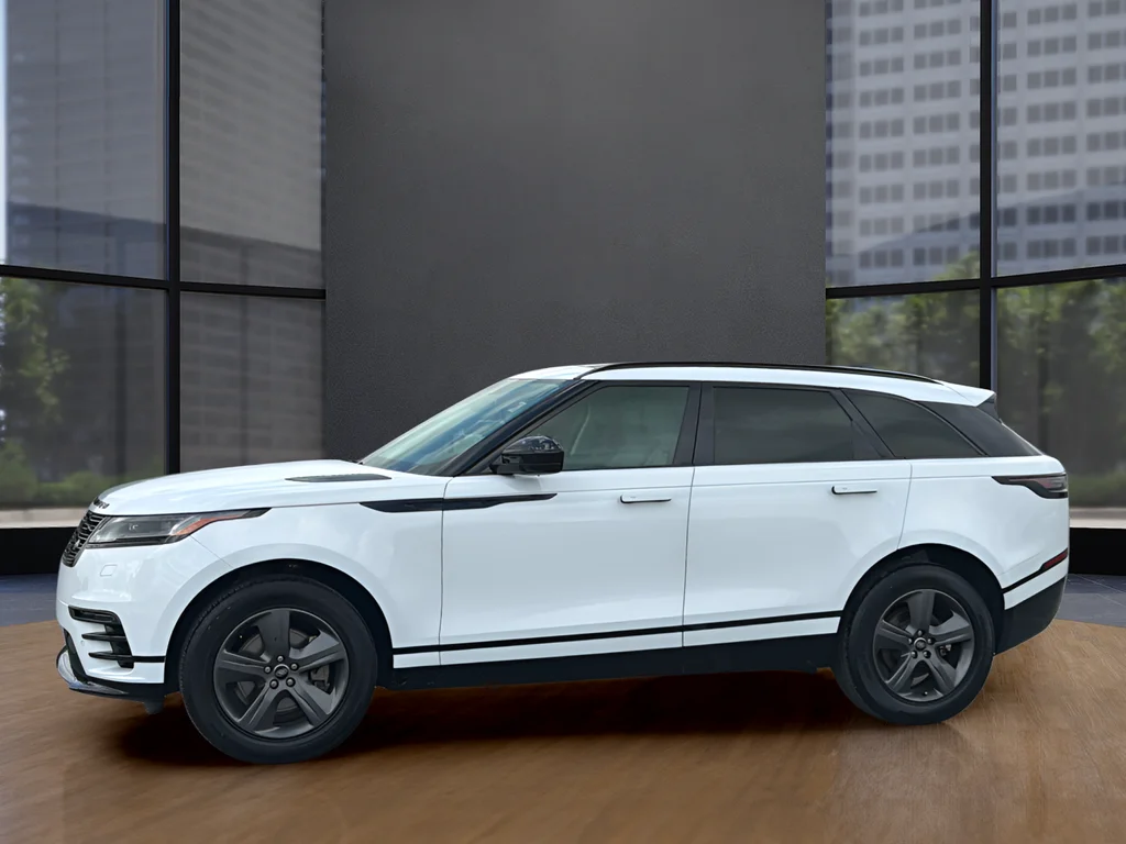 Used 2025  Land Rover Dynamic SE image 13