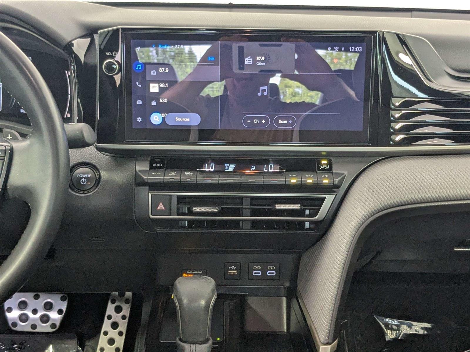 Used 2025 Ice Cap Toyota SE image 39