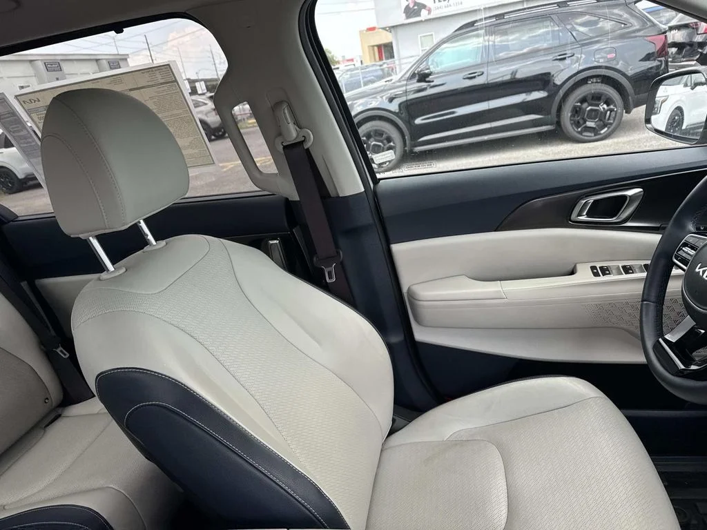 2025 Kia Carnival SX Prestige - Photo 17