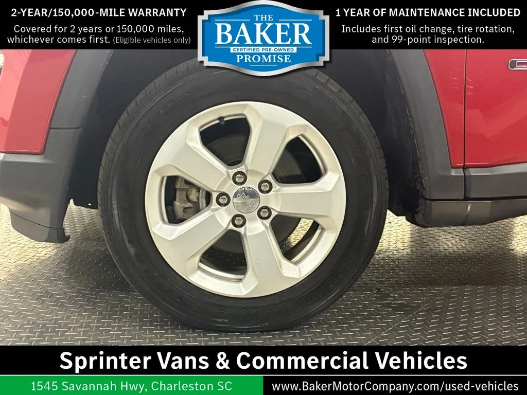 Used 2019 Red Jeep Latitude image 12