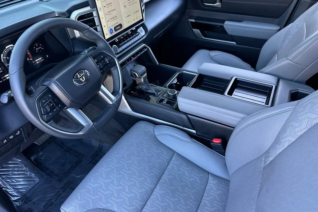 2025 Toyota Tundra Limited - Photo 10