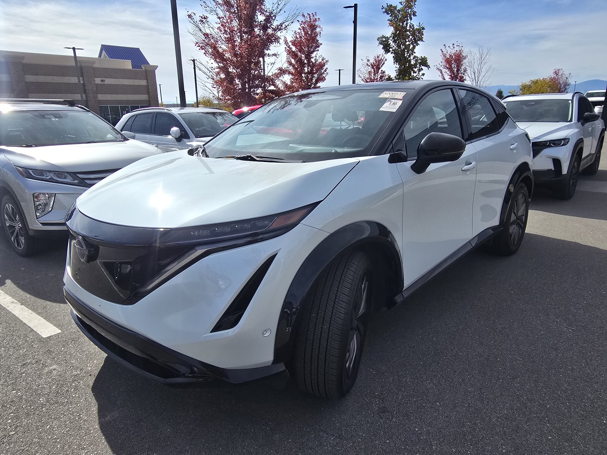 Used 2023 Everest White Pearl Tricoat/Black Diamond Pearl Nissan PLATINUM+ image 1