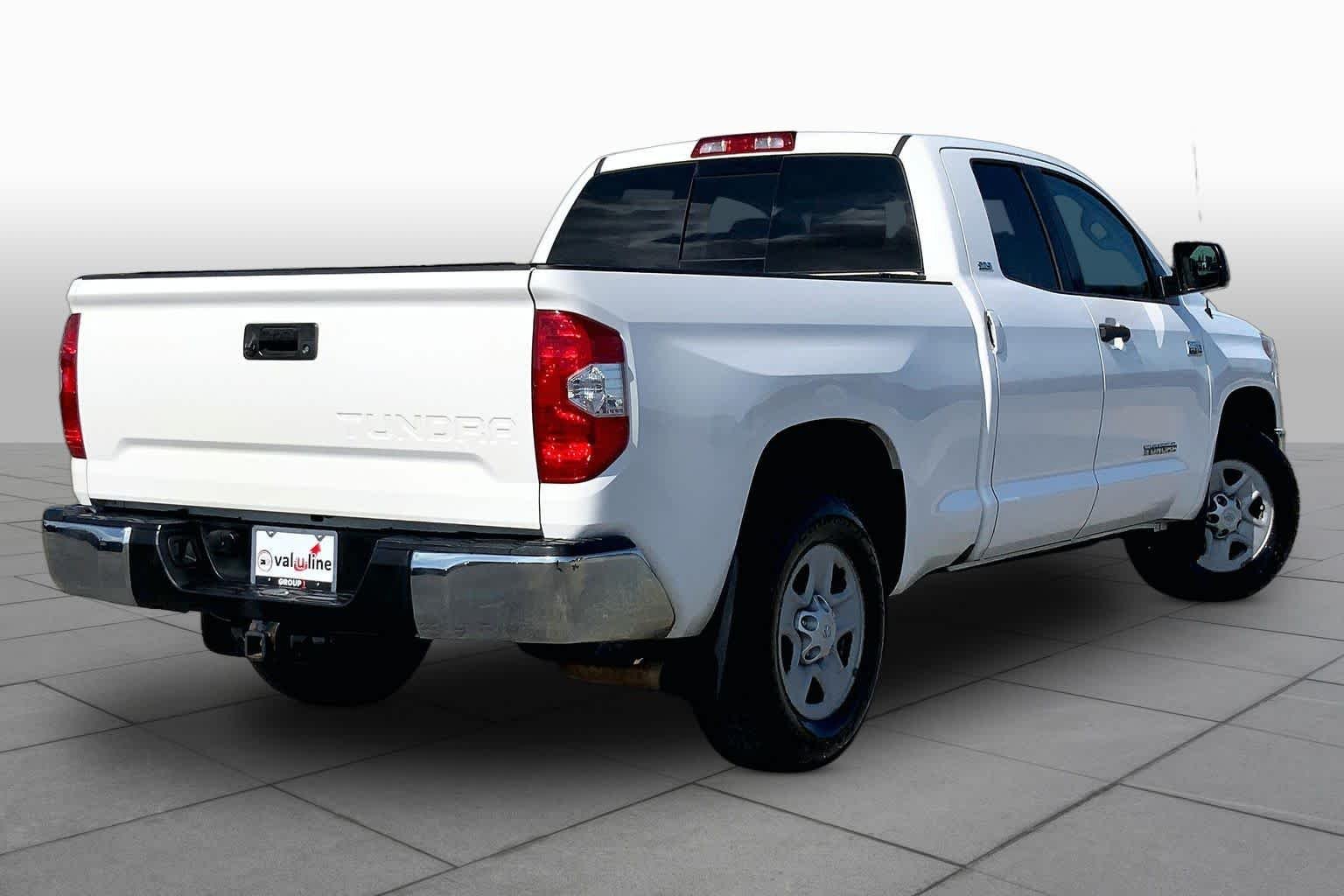 Used 2017 Super White Toyota SR5 image 12