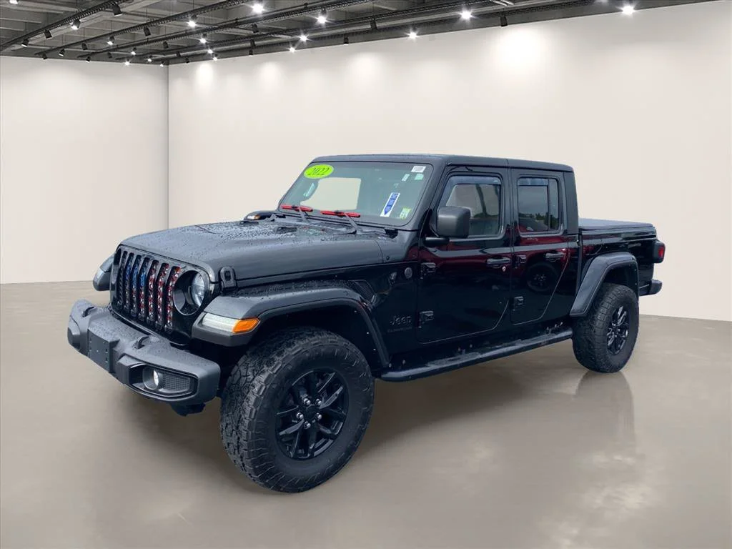 Used 2022 Black Clearcoat Jeep Altitude image 3