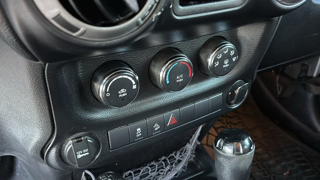 Used 2013 Billet Clearcoat Metallic Jeep Unlimited Sport image 15