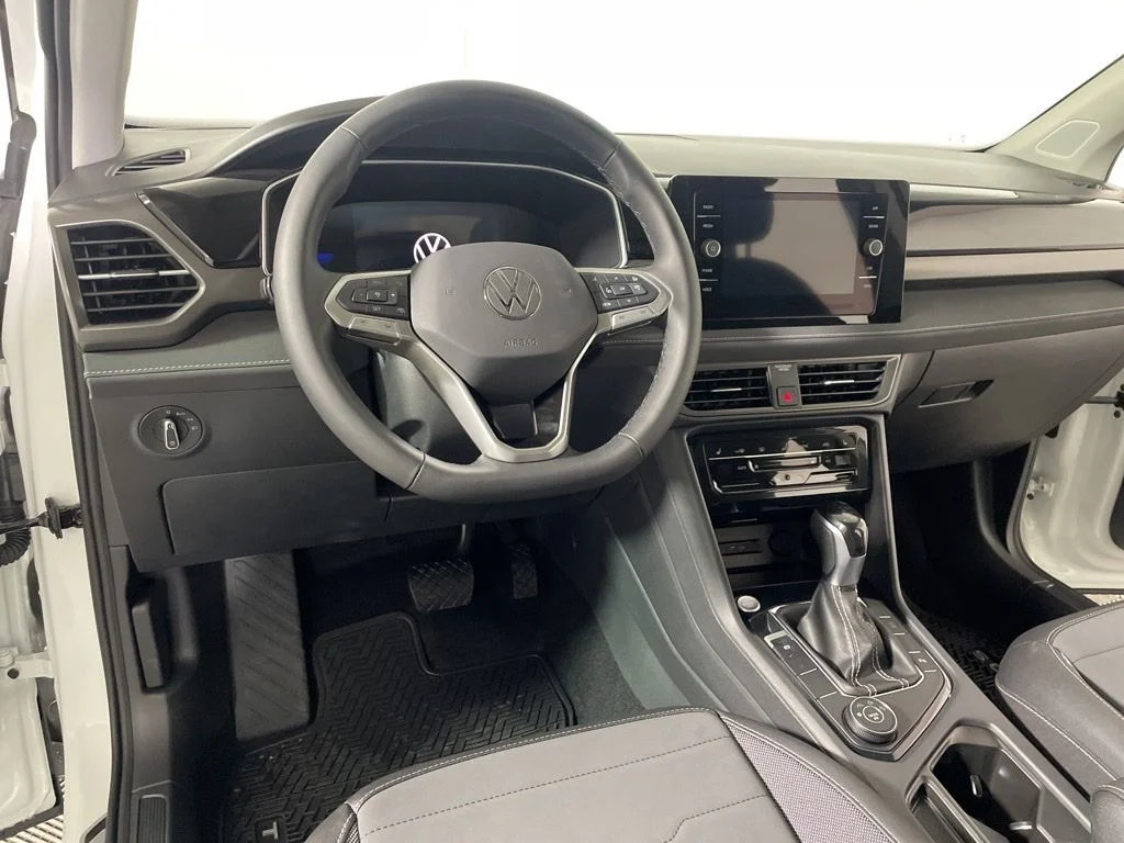 New 2026 White Volkswagen 1.5T SE Black image 8