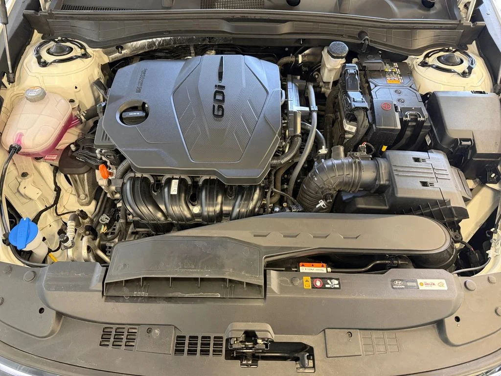 Used 2025 White Hyundai SEL image 15