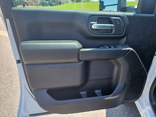2025 GMC Sierra 3500 Chassis Cab Pro - Photo 10