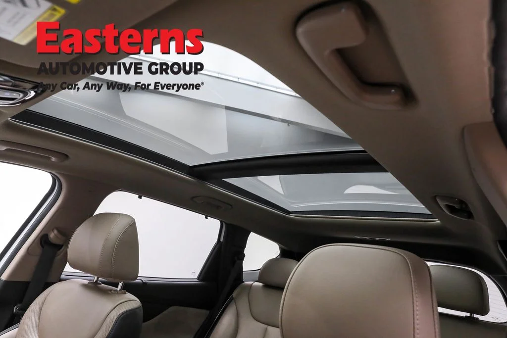 Used 2022 White Hyundai SEL image 34
