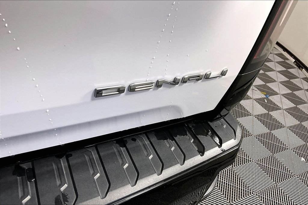 Used 2025 White GMC Denali image 22