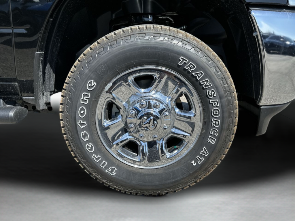 New 2026 Diamond Black Crystal Pearl-Coat Exterior Paint RAM Tradesman image 45