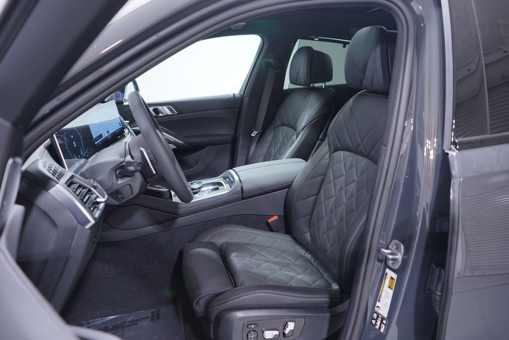 New 2027 Gray Metallic BMW M60i image 7