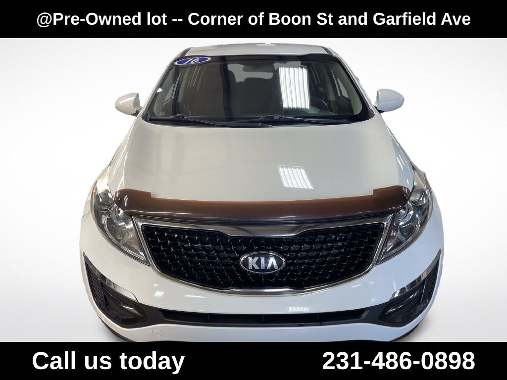 Used 2016 White Kia LX image 8