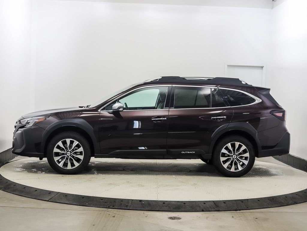 Used 2023  Subaru  image 2