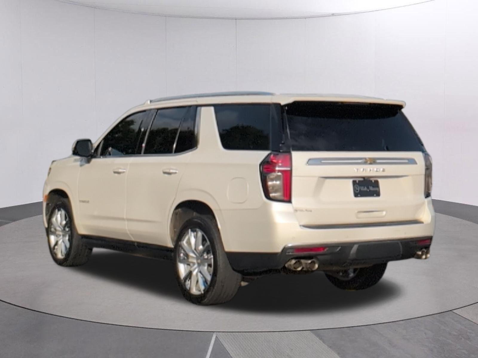 Used 2021 IRIDESCENT PEARL TRICOAT Chevrolet High Country image 3
