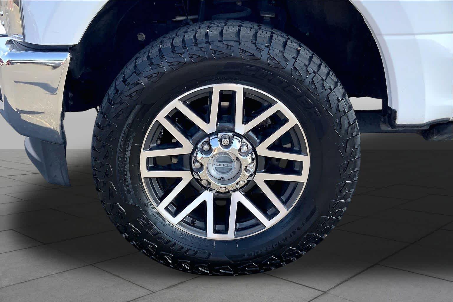 Used 2019 Oxford White Ford LARIAT image 11