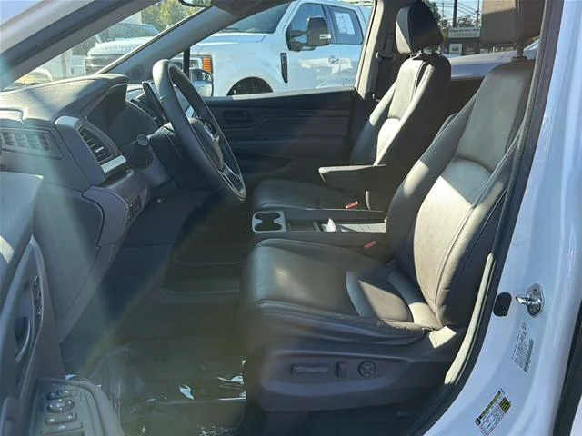 Used 2019 White Diamond Pearl Honda  image 6