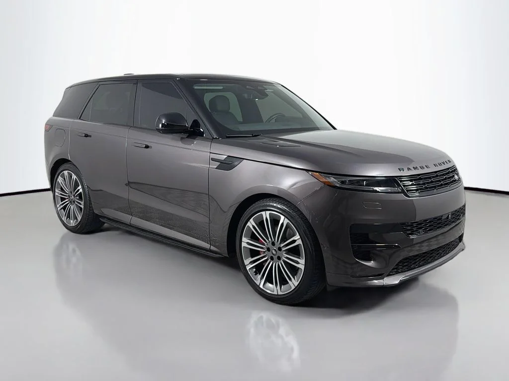 Used 2024  Land Rover Dynamic SE image 3