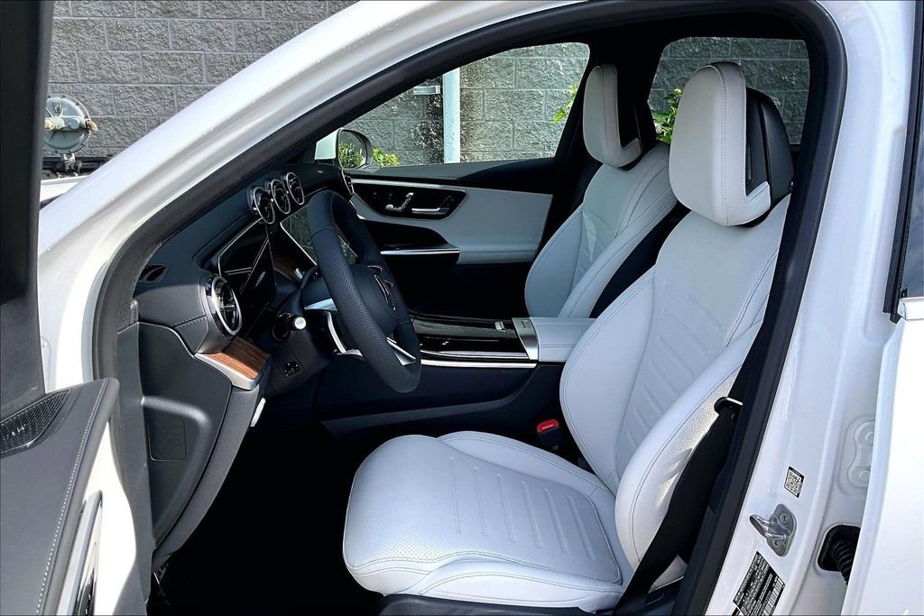 New 2026 Polar White Mercedes-Benz GLC 300 image 23