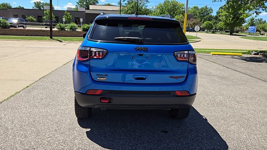 Used 2025 Hydro Blue Pearlcoat Jeep Trailhawk image 31