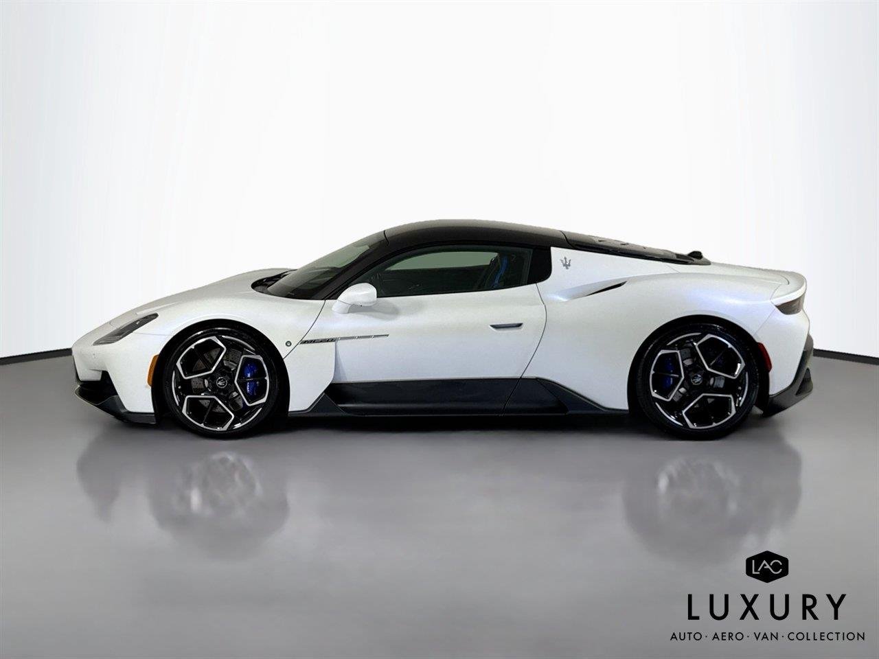 Used 2023 Bianco Solid Maserati  image 8