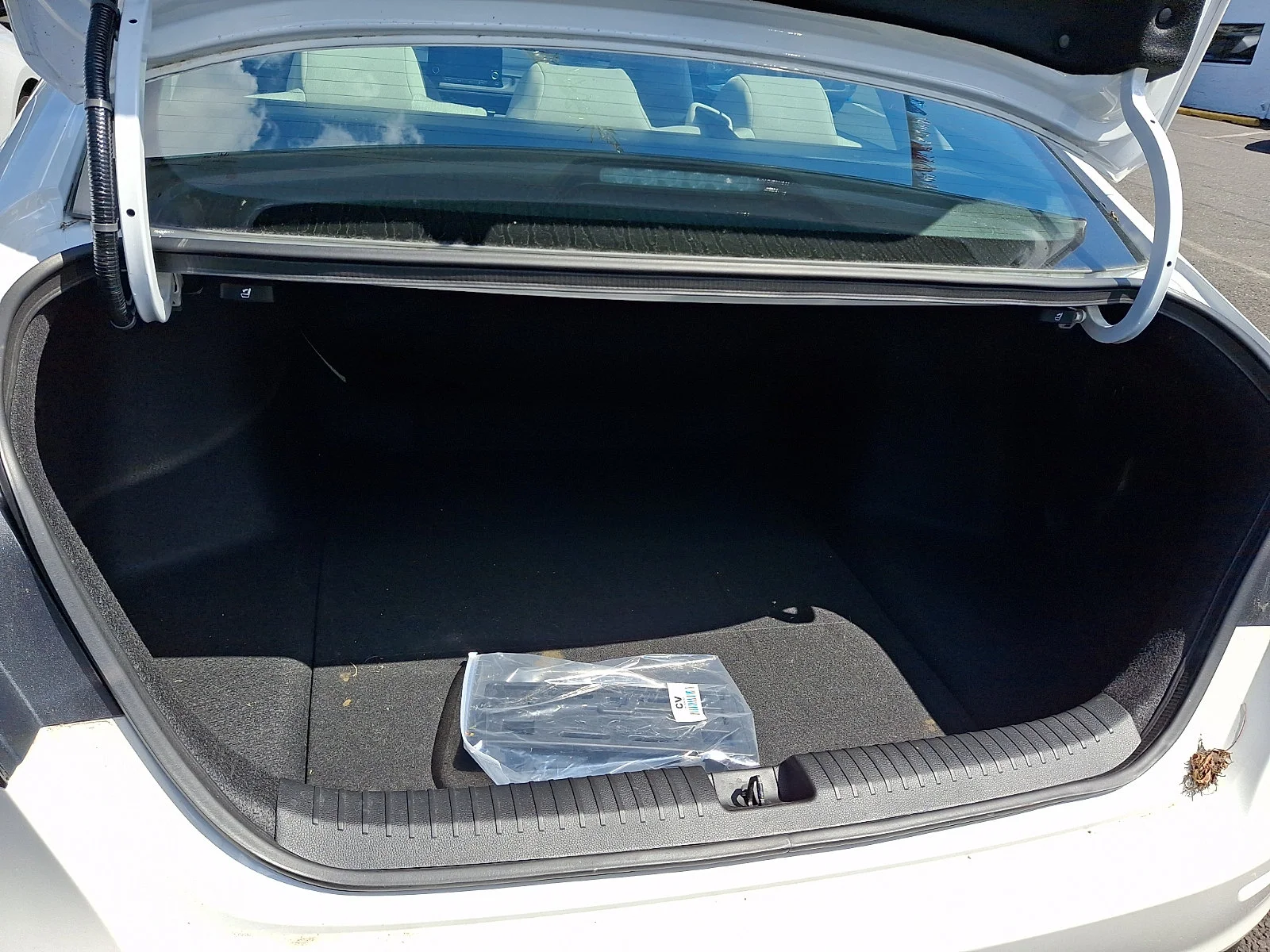 Used 2025 Platinum White Pearl Honda SE image 30