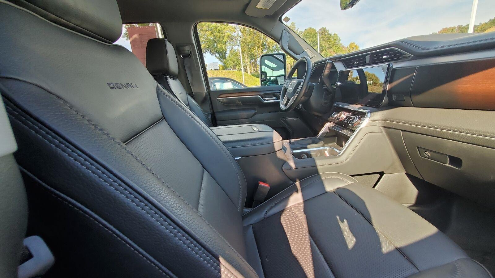 Used 2025 Sterling Metallic GMC Denali image 4