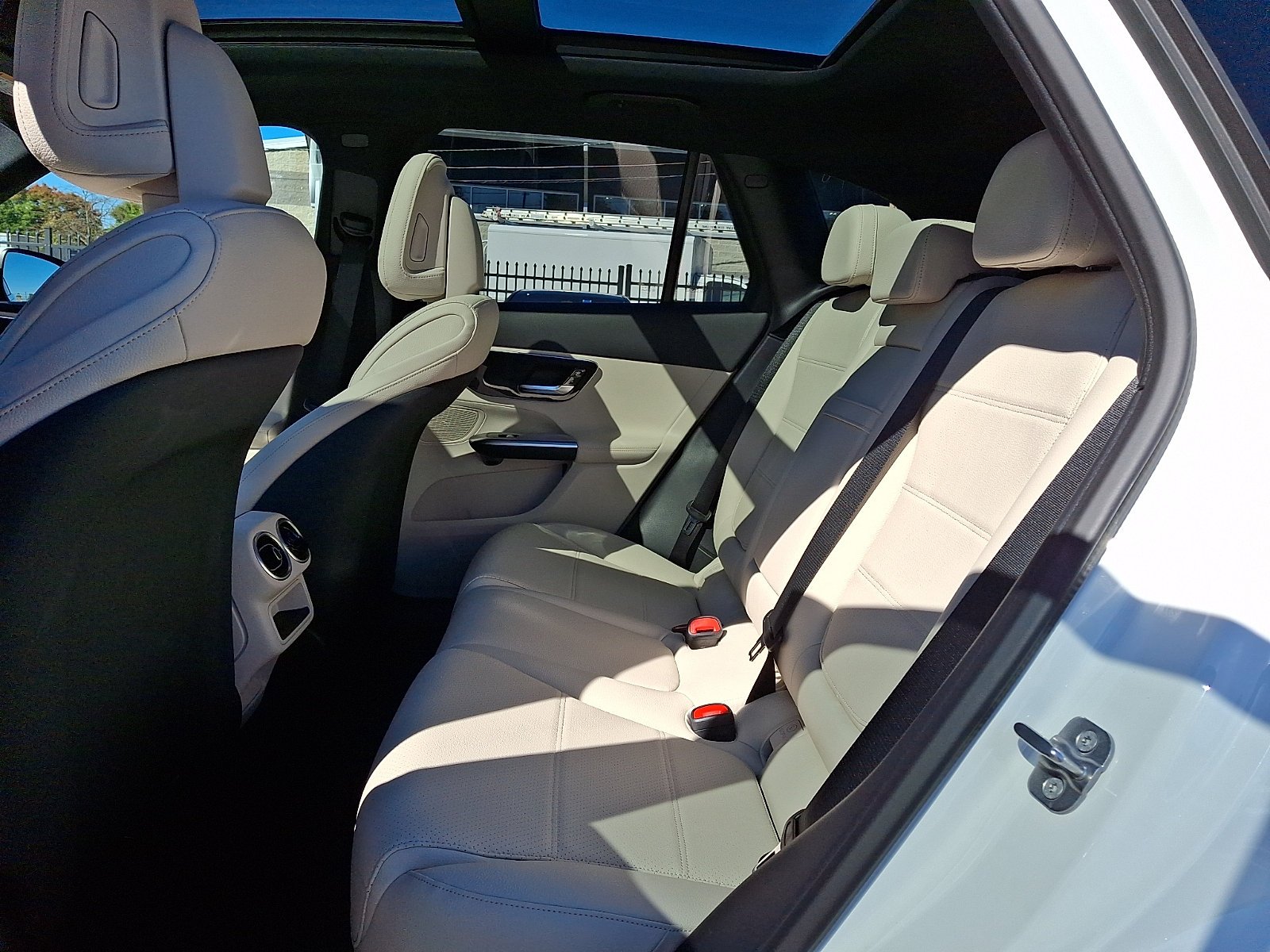 New 2027 Polar White Mercedes-Benz GLC 300 image 21