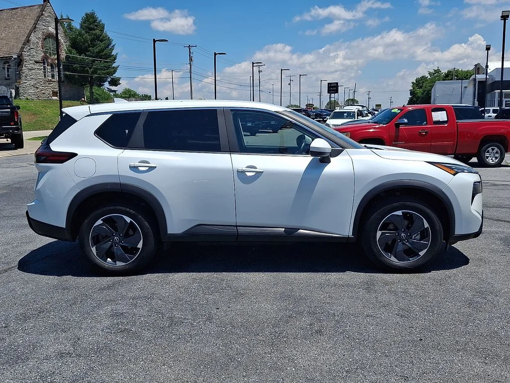 Used 2025 White Nissan SV image 7