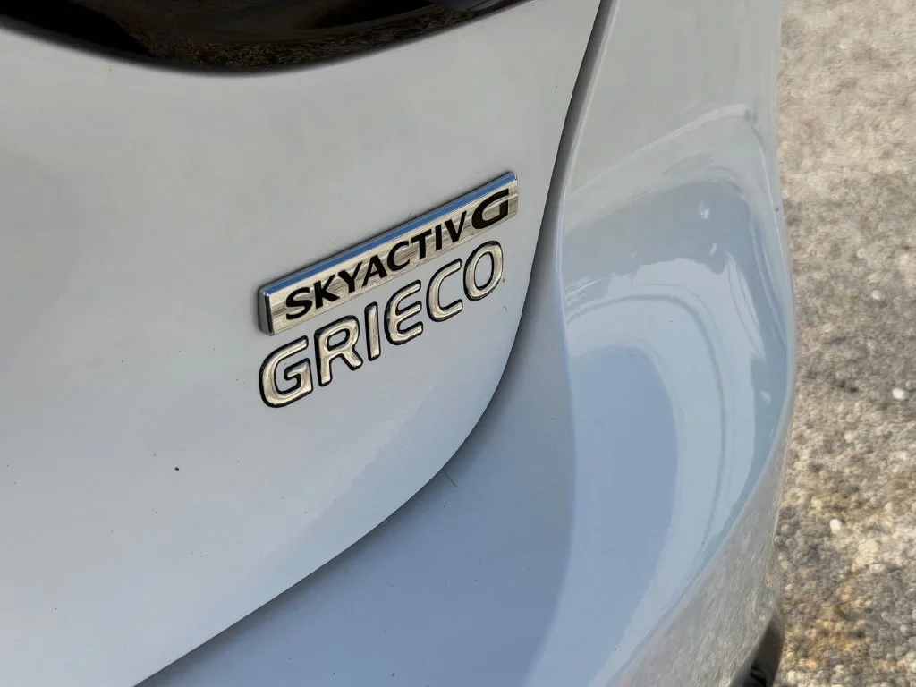 Used 2019 White Mazda Preferred image 16